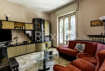 Rexer-Uboldo-Villa-con-due-appartamenti-giardino-e-due-box-auto-Altro