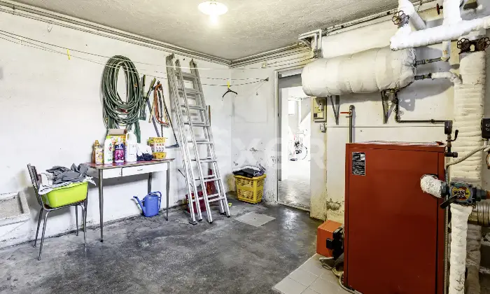 Rexer-Uboldo-Villa-con-due-appartamenti-giardino-e-due-box-auto-Altro