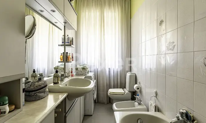 Rexer-Uboldo-Villa-con-due-appartamenti-giardino-e-due-box-auto-Altro