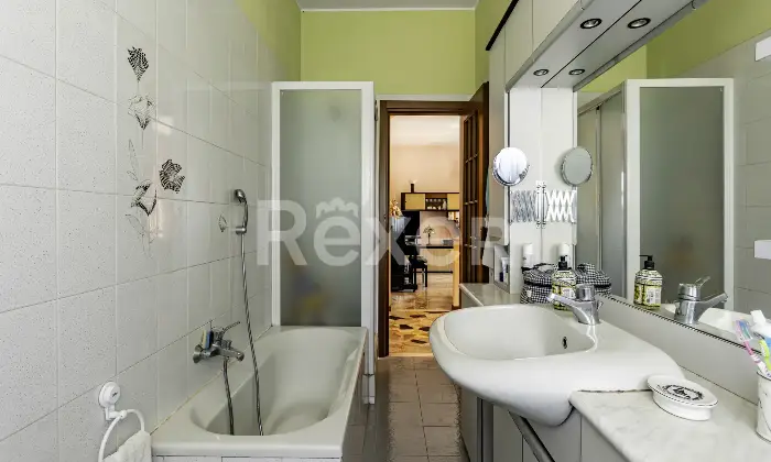 Rexer-Uboldo-Villa-con-due-appartamenti-giardino-e-due-box-auto-Altro