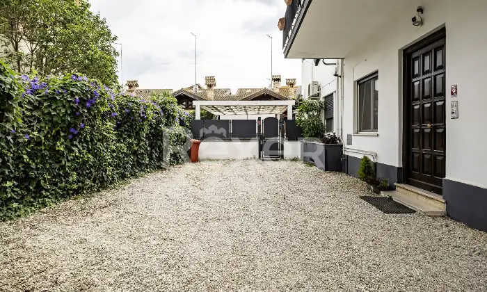 Rexer-Roma-InfernettoAmpio-Trilocale-con-Terrazzo-mq-Altro