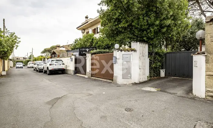 Rexer-Roma-InfernettoAmpio-Trilocale-con-Terrazzo-mq-Altro
