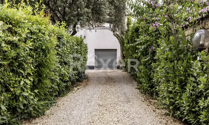 Rexer-Roma-InfernettoAmpio-Trilocale-con-Terrazzo-mq-Altro