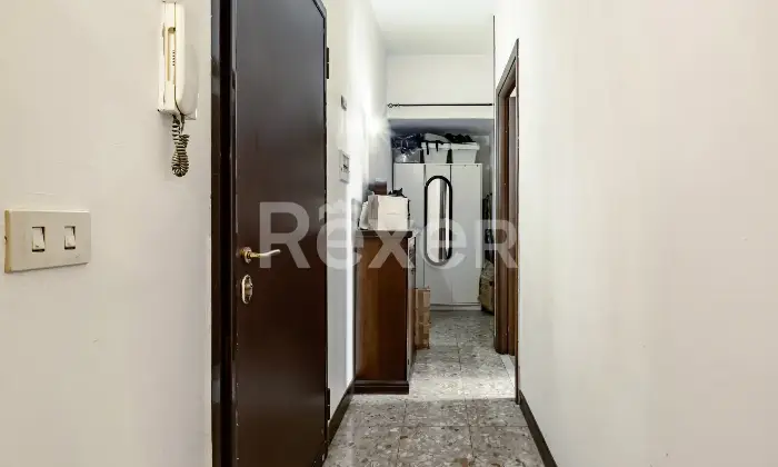 Rexer-Roma-InfernettoAmpio-Trilocale-con-Terrazzo-mq-Altro