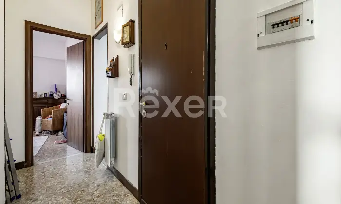 Rexer-Roma-InfernettoAmpio-Trilocale-con-Terrazzo-mq-Altro