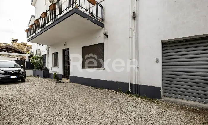 Rexer-Roma-InfernettoAmpio-Trilocale-con-Terrazzo-mq-Altro