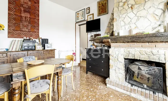 Rexer-Roma-InfernettoAmpio-Trilocale-con-Terrazzo-mq-Altro
