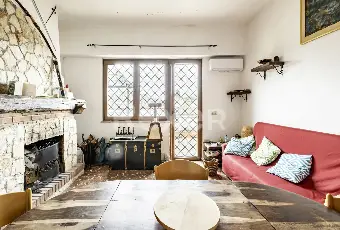 Rexer-Roma-InfernettoAmpio-Trilocale-con-Terrazzo-mq-Altro