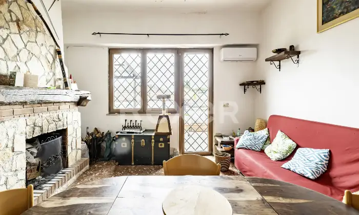 Rexer-Roma-InfernettoAmpio-Trilocale-con-Terrazzo-mq-Altro