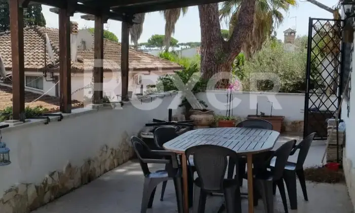 Rexer-Roma-InfernettoAmpio-Trilocale-con-Terrazzo-mq-Altro