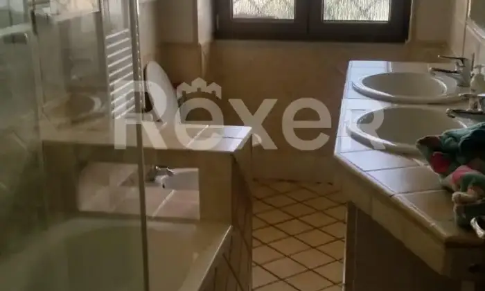Rexer-Roma-InfernettoAmpio-Trilocale-con-Terrazzo-mq-Altro