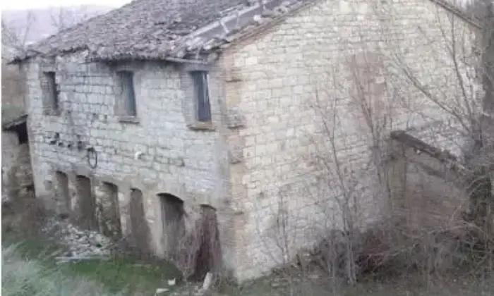 Rexer-Acqualagna-Vendesi-rustico-da-ristrutturare-immerso-nella-natura-a-Acqualagna-PU-Altro