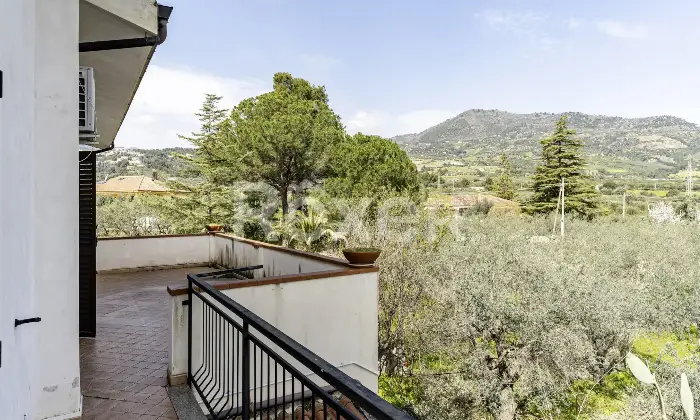 Rexer-Villapiana-Villa-Indipendentedisposta-su-due-livelli-Altro