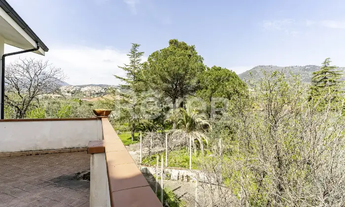Rexer-Villapiana-Villa-Indipendentedisposta-su-due-livelli-Altro