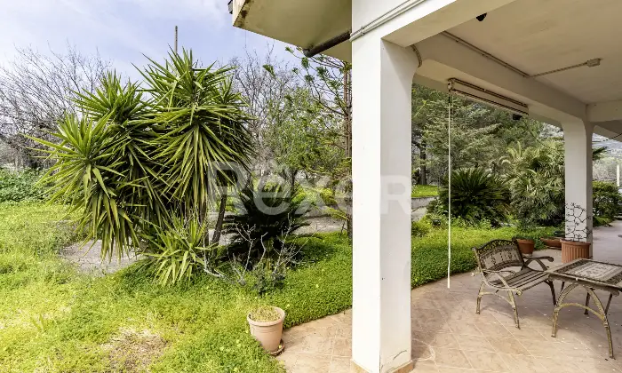 Rexer-Villapiana-Villa-Indipendentedisposta-su-due-livelli-Altro