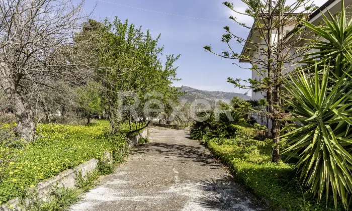 Rexer-Villapiana-Villa-Indipendentedisposta-su-due-livelli-Altro