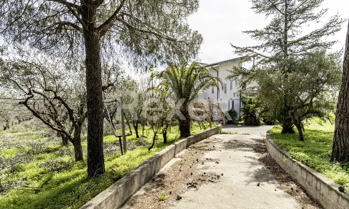 Rexer-Villapiana-Villa-Indipendentedisposta-su-due-livelli-Altro