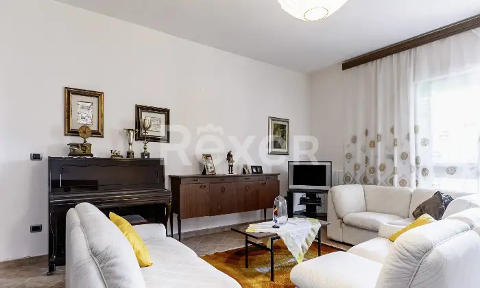 Rexer-Villapiana-Villa-Indipendentedisposta-su-due-livelli-Altro