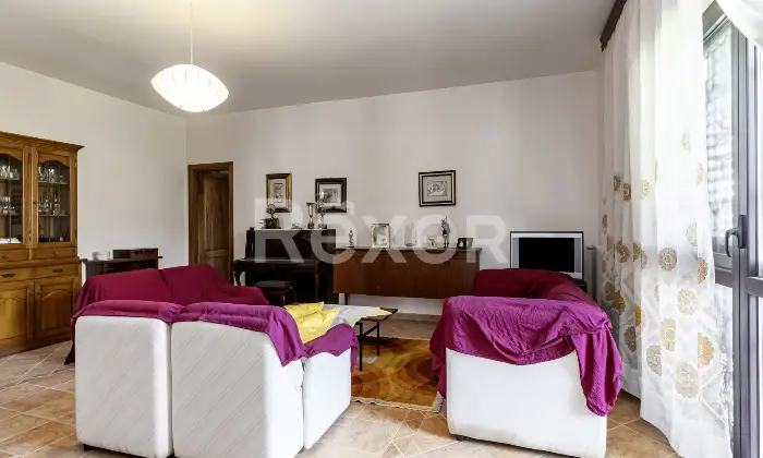 Rexer-Villapiana-Villa-Indipendentedisposta-su-due-livelli-Altro