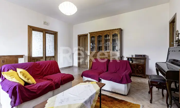 Rexer-Villapiana-Villa-Indipendentedisposta-su-due-livelli-Altro