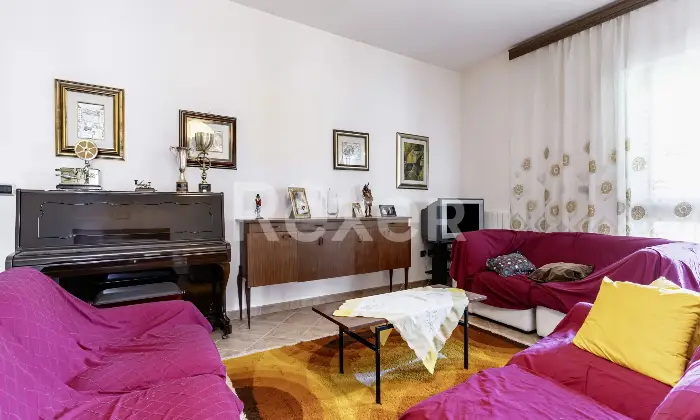 Rexer-Villapiana-Villa-Indipendentedisposta-su-due-livelli-Altro