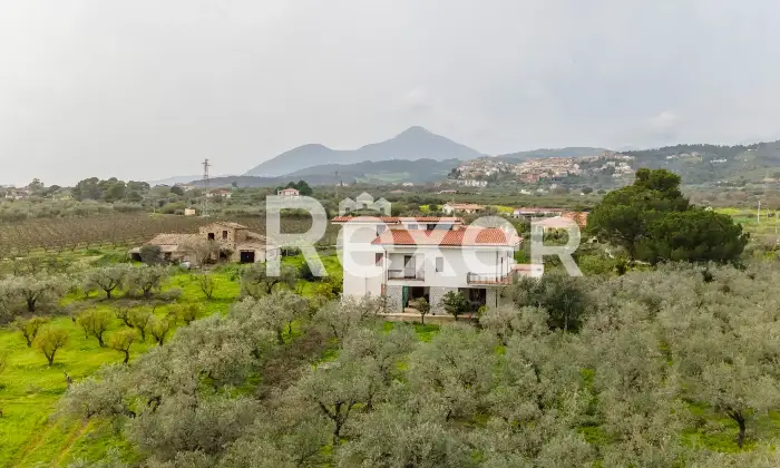 Rexer-Villapiana-Villa-Indipendentedisposta-su-due-livelli-Altro
