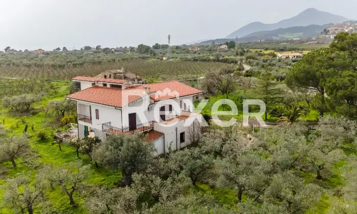 Rexer-Villapiana-Villa-Indipendentedisposta-su-due-livelli-Altro