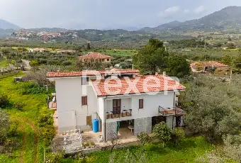 Rexer-Villapiana-Villa-Indipendentedisposta-su-due-livelli-Altro