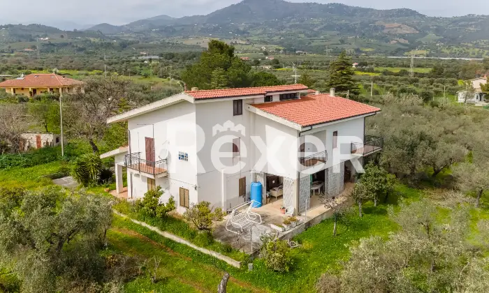 Rexer-Villapiana-Villa-Indipendentedisposta-su-due-livelli-Altro