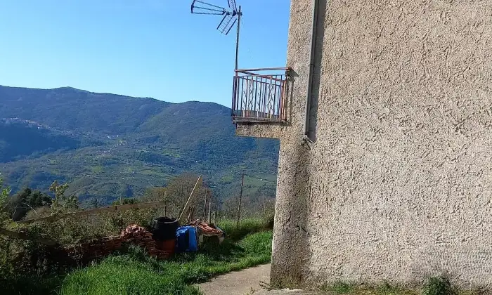 Rexer-Romagnano-Al-Monte-Vendesi-una-villetta-indipendente-a-Romagnano-al-Monte-SA-Altro