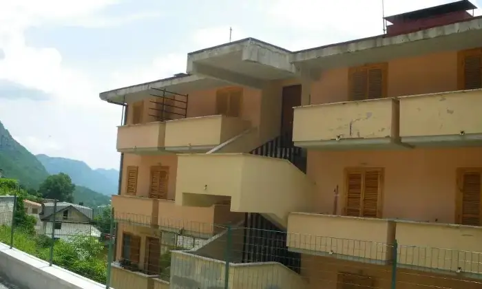 Rexer-Camporotondo-Monolocale-con-camino-e-balcone-Altro