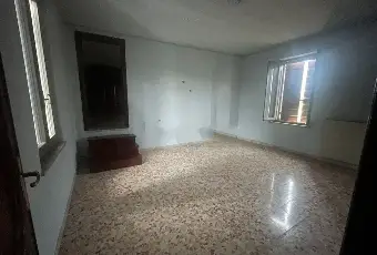 Rexer-Canneto-sullOglio-Vendesi-Appartamento-su-Due-Piani-con-Ampio-Giardino-e-Grande-Potenziale-a-Canneto-sullOglio-Altro