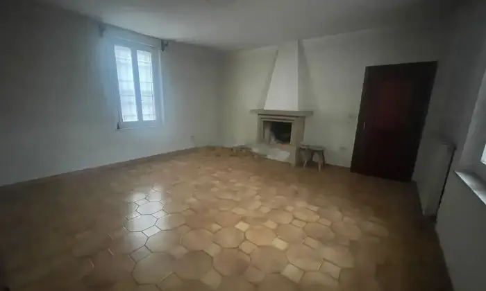 Rexer-Canneto-sullOglio-Vendesi-Appartamento-su-Due-Piani-con-Ampio-Giardino-e-Grande-Potenziale-a-Canneto-sullOglio-Altro