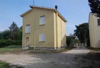 Rexer-Quistello-Casa-di-Paese-con-Ampio-Terreno-in-Vendita-Via-Gramsci-Quistello-Altro