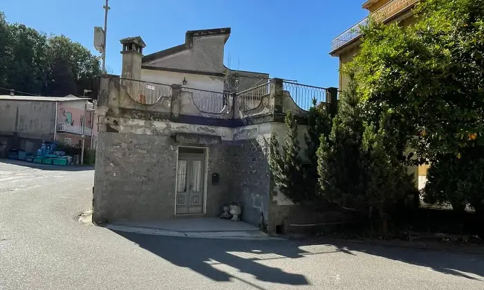 Rexer-Jonadi-Meravigliosa-casa-indipendente-situata-nel-centro-del-piccolo-borgo-Jonadese-Esterno