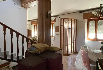 Rexer-Jonadi-Meravigliosa-casa-indipendente-situata-nel-centro-del-piccolo-borgo-Jonadese-Ingresso