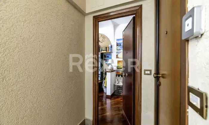 Rexer-Roma-Trilocale-piano-terra-con-ampio-giardino-zona-Primavalle-Altro