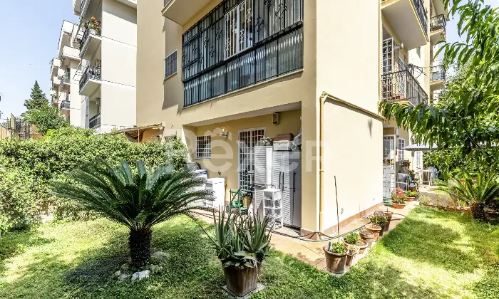 Rexer-Roma-Trilocale-piano-terra-con-ampio-giardino-zona-Primavalle-Altro