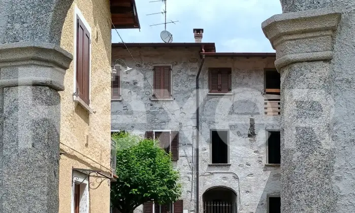 Rexer-Grandola-ed-Uniti-Appartamento-con-vista-panoramica-eventualmente-frazionabile-in-due-unit-Altro