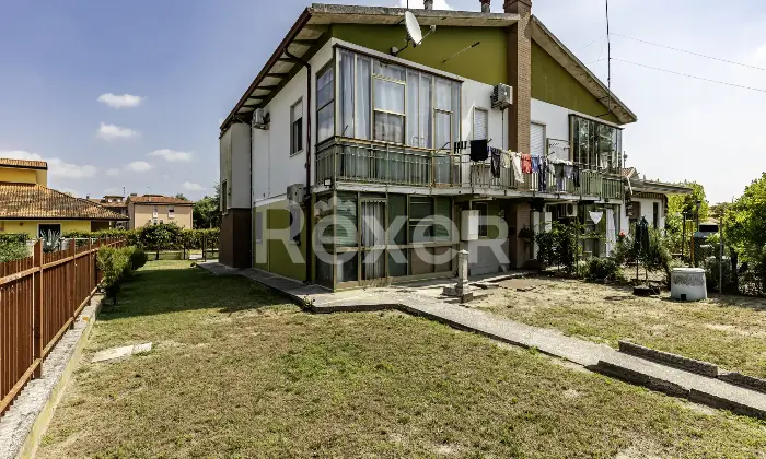 Rexer-Loreo-Porzione-di-bifamiliare-in-posizione-residenziale-Altro