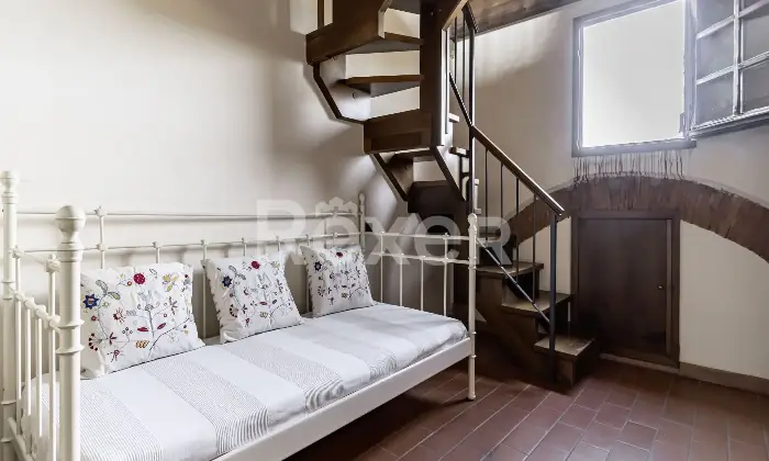 Rexer-Arezzo-Ampia-propriet-panoramica-su-pi-livelli-con-giardino-privato-ad-Arezzo-Altro