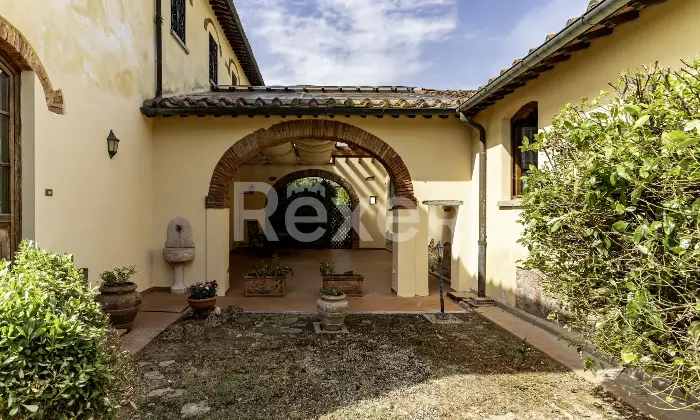 Rexer-Arezzo-Ampia-propriet-panoramica-su-pi-livelli-con-giardino-privato-ad-Arezzo-Altro