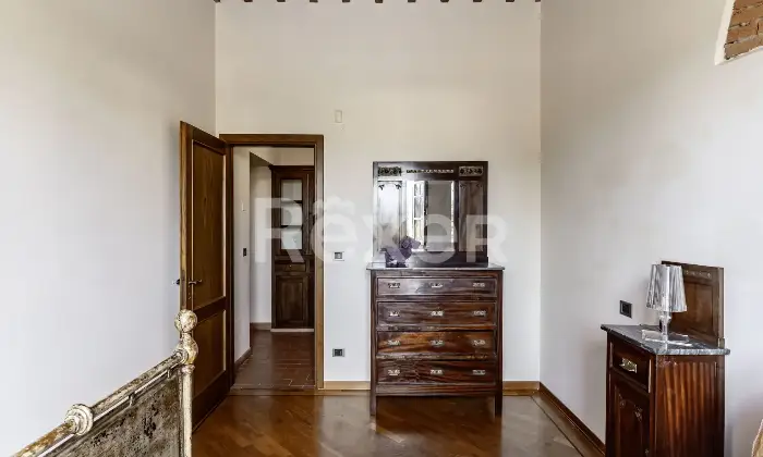 Rexer-Arezzo-Ampia-propriet-panoramica-su-pi-livelli-con-giardino-privato-ad-Arezzo-Altro