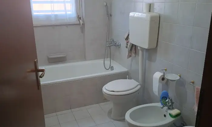 Rexer-Tradate-NUDA-PROPRIETA-Trilocale-con-box-auto-Altro