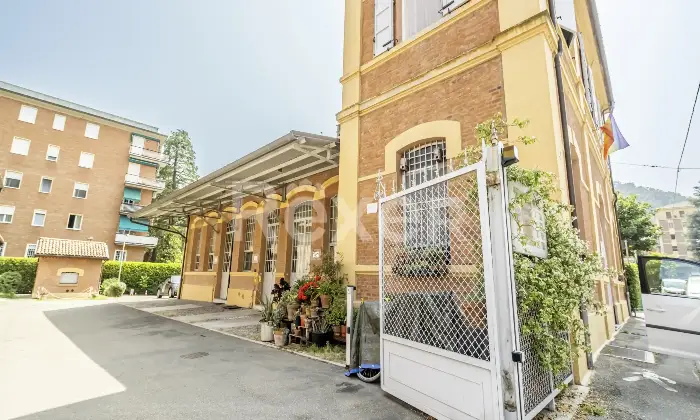 Rexer-Casalecchio-di-Reno-Casalecchio-centro-ufficio-di-mq-con-corte-di-propriet-Possibile-posto-auto-Altro