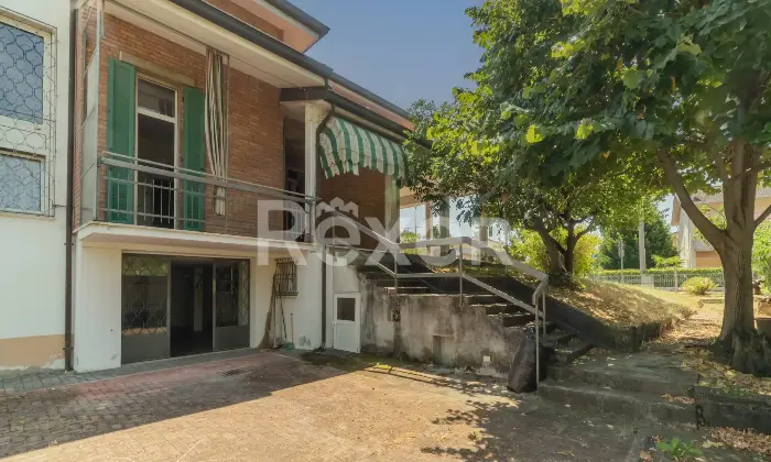 Rexer-Moglia-Villa-indipendente-con-giardino-terrazzi-e-ampi-spazi-su-tre-livelli-Moglia-MN-Altro