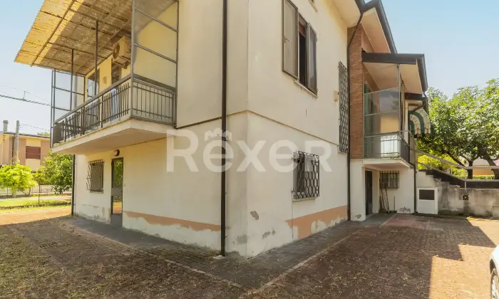 Rexer-Moglia-Villa-indipendente-con-giardino-terrazzi-e-ampi-spazi-su-tre-livelli-Moglia-MN-Altro