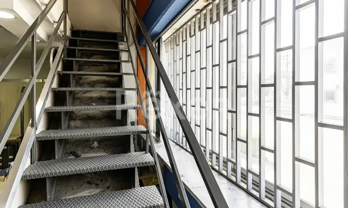 Rexer-Zona-Industriale-Marcianise-Sud-Locale-commerciale-con-doppio-livello-Altro