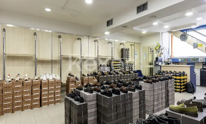 Rexer-Zona-Industriale-Marcianise-Sud-Locale-commerciale-con-doppio-livello-Altro