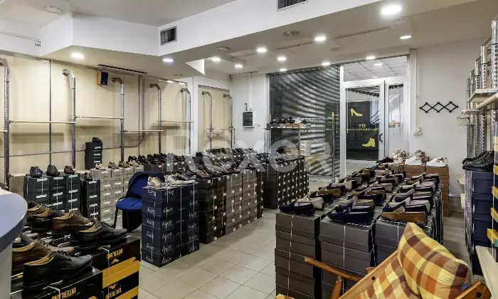 Rexer-Zona-Industriale-Marcianise-Sud-Locale-commerciale-con-doppio-livello-Altro